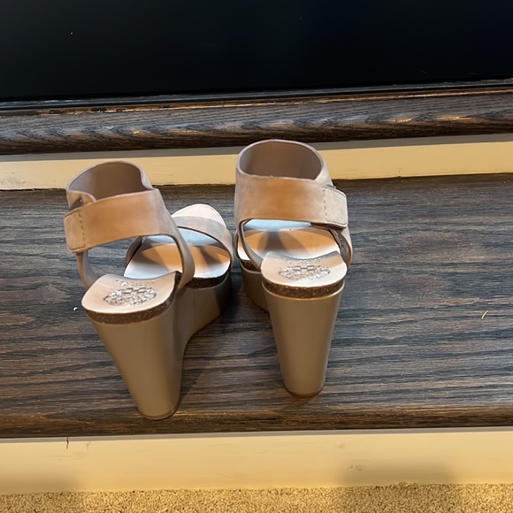 Tan Vince Camino brand new never worn sandal size 6 - Picture 3 of 5